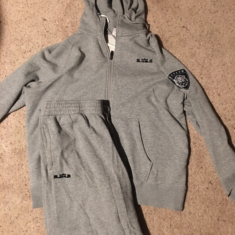 Nike lebron sweatsuit xl